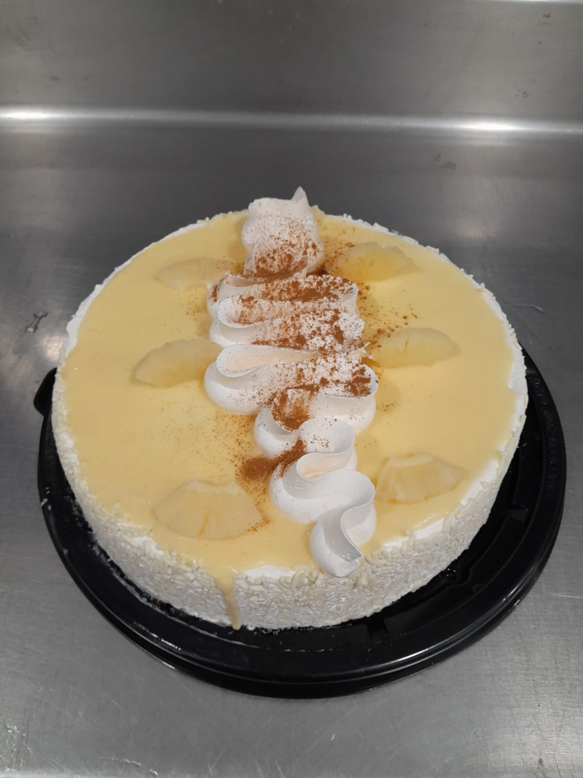 PASTEL BAVARIA DECORADO PIÑA